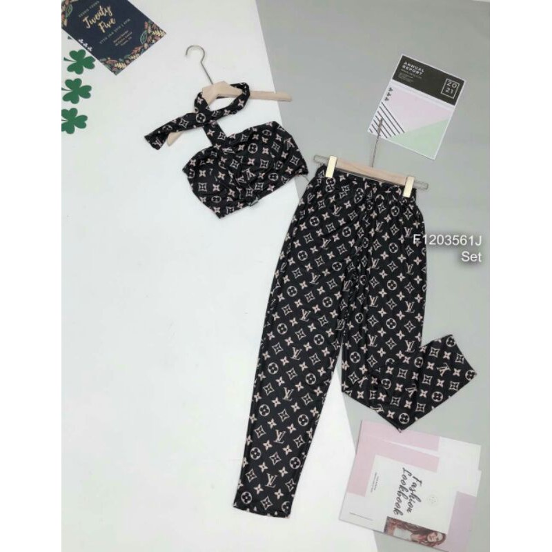 Set họa tiết áo quây croptop cúp ngực phối quần dài ôm kèm khăn!