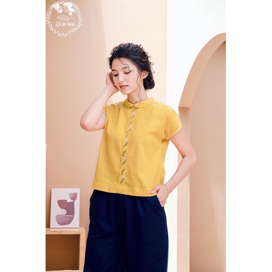 Áo linen vàng thêu tay viền hoa cổ sơmi LÁ IN HOA