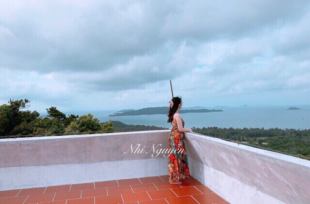 Đầm maxi thổ cẩm hở lưng đan dây xẻ tà du lịch đi biển