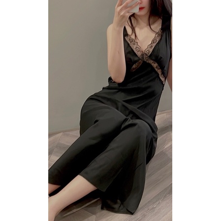 Váy viền ren dài cổ điển sang trọng