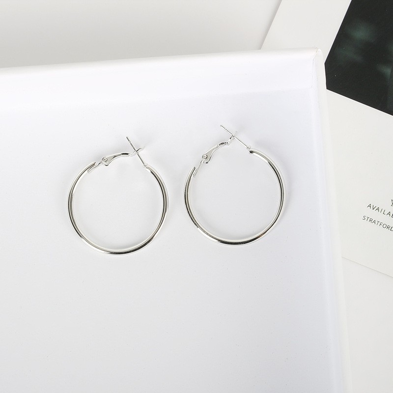 Khuyên tai làm từ thép không gỉ thời trang