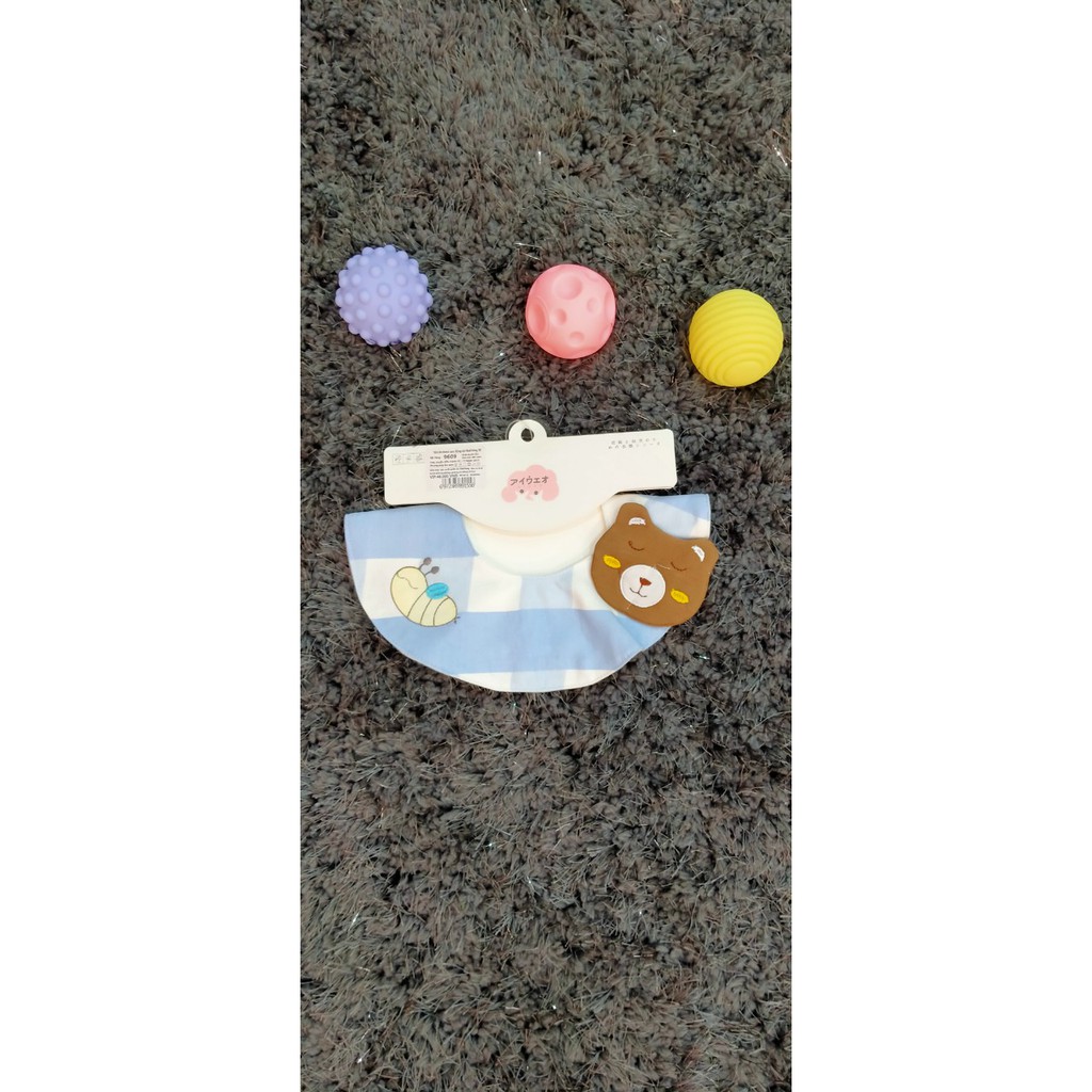 Yếm ăn donut caro động vật thêu bông 3D (9609),  chất liệu cotton 100% , thương hiệu Aiueo Nhật Bản