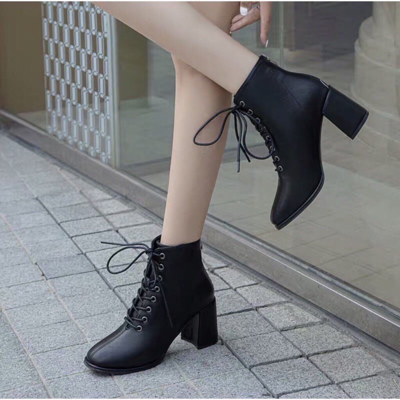 Bốt da nữ cổ cao dây Đan đế vuông cao 5 cm .
