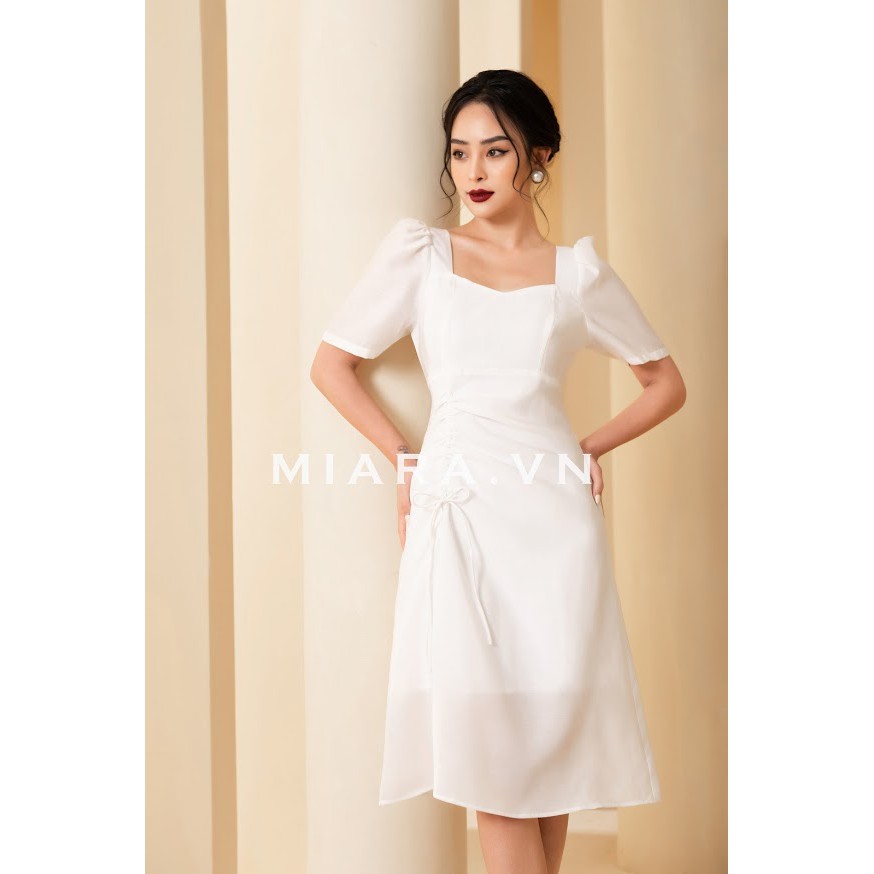 Đầm ôm nữ tay phồng MIARA rút dây eo thắt nơ, màu trắng trẻ trung, tùng xòe vừa, đủ size DT13