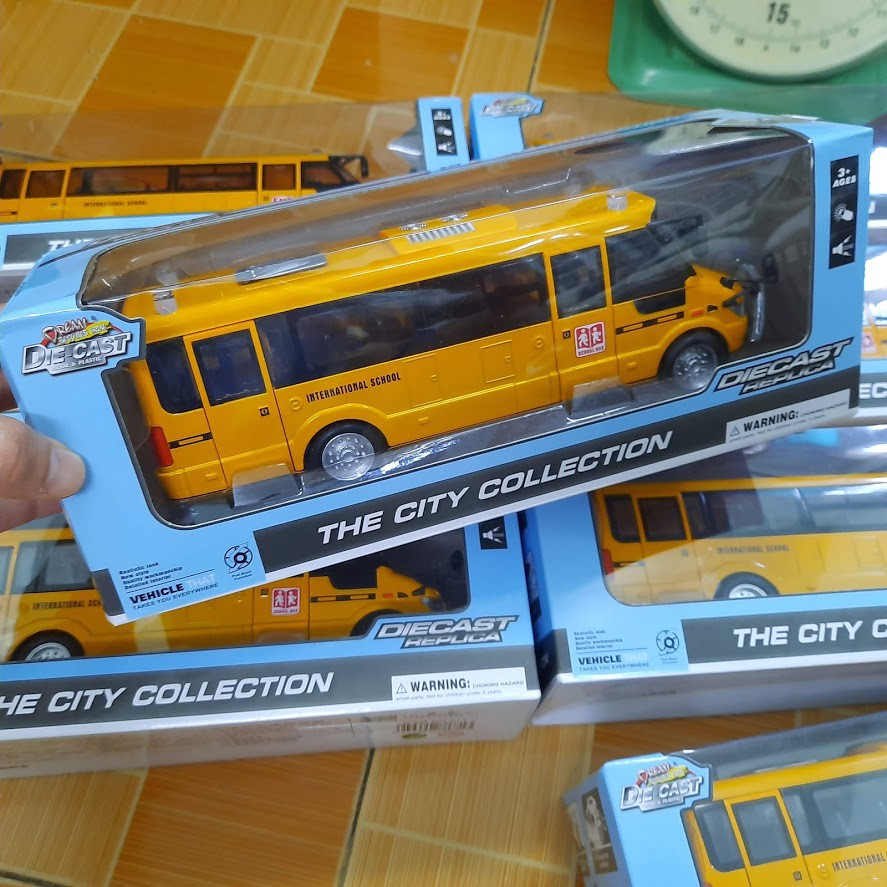 Đồ chơi trẻ em xe ô tô Shool bus bằng kim loại chạy cót có đèn và âm thanh mở được cửa