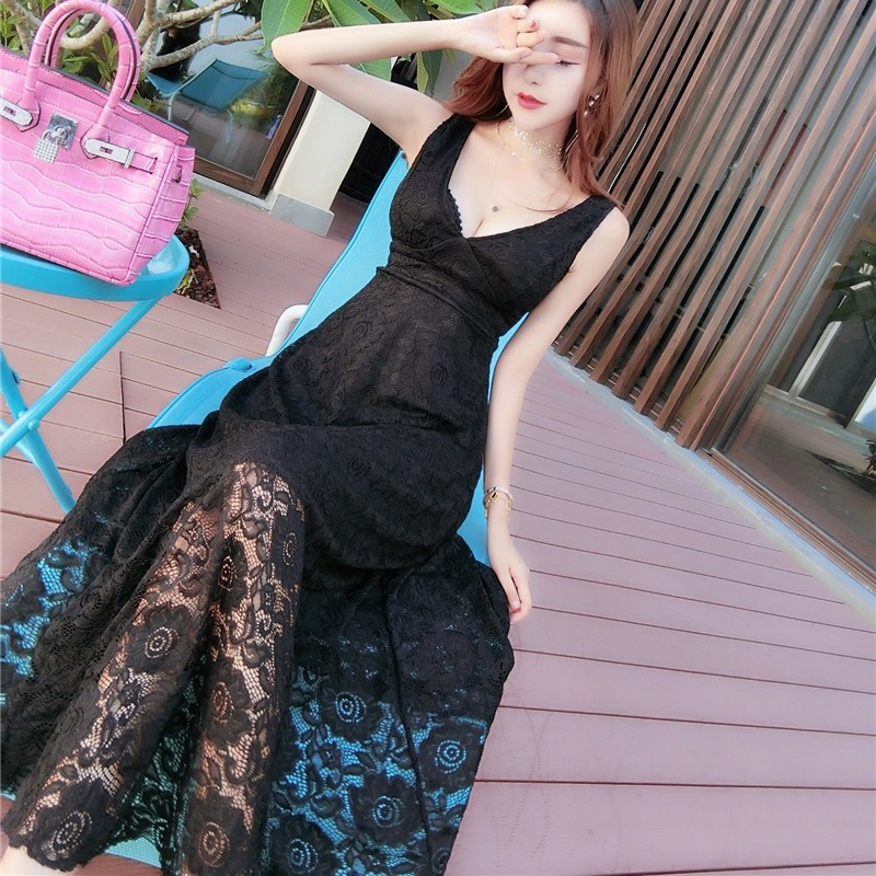 Đầm Dài Cổ Chữ V Khoét Sâu Phối Ren Hoa | BigBuy360 - bigbuy360.vn