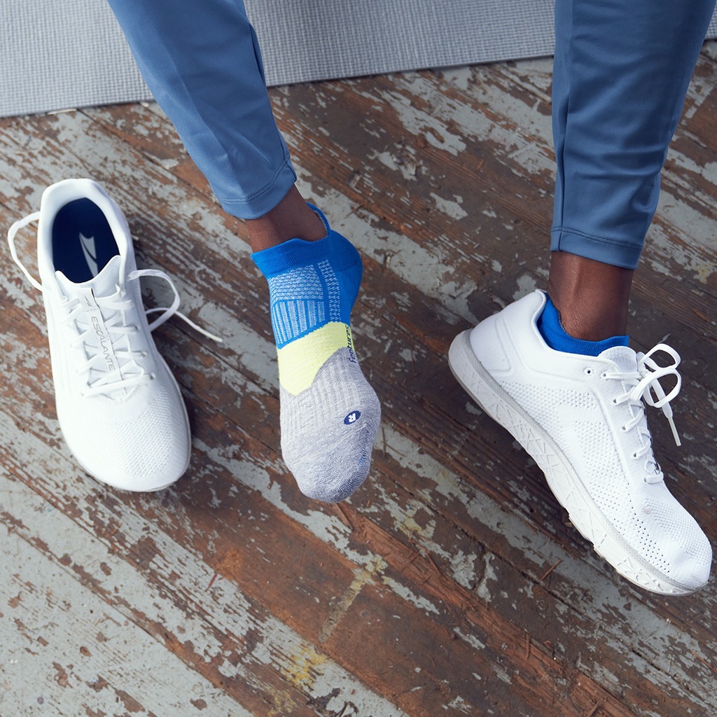 Tất vớ chạy bộ Feetures cổ ngắn  thể thao nam nữ, hàng dệt kim 83% cotton xuất khẩu Mỹ