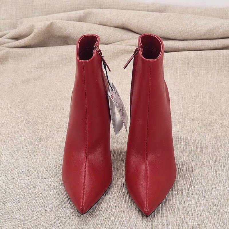 Boots đỏ xuất Uk