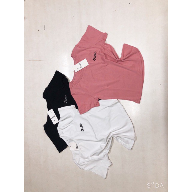 [Mã FASHIONT4WA2 giảm 10K đơn 50K] áo thun croptop thêu chữ Di cá tính | BigBuy360 - bigbuy360.vn