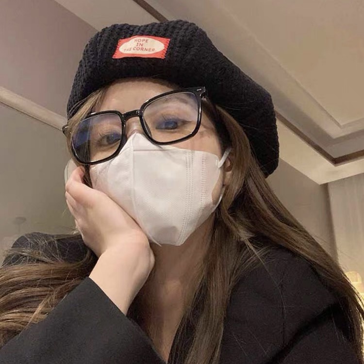 Mũ beret MG STUDIO thiết kế miếng vá màu đỏ thời trang