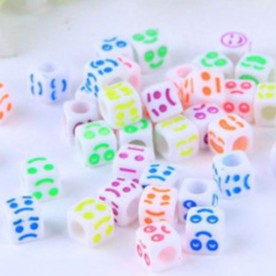 gói 5-10-25 gam Hạt vuông mặt cười 6mm nền trắng in đủ màu loại tốt