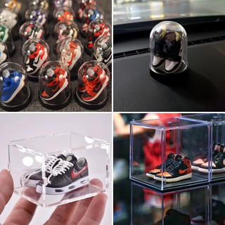 Phụ kiện móc khóa mini sneaker - Mô hình mini sneaker 1:6 - Hộp trưng bày trong suốt