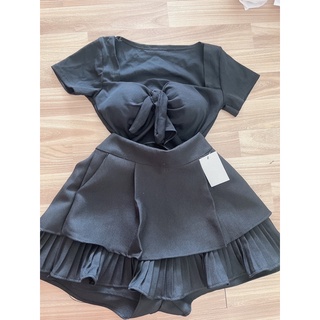 Set áo croptop mút ngực cột nơ và chân váy xếp ly có túi