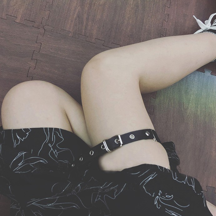 Vòng đeo chân đùi ngắn phong cách cá tính gợi cảm