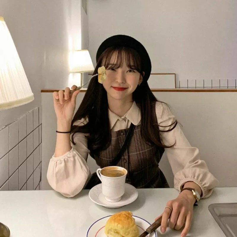 Váy yếm kẻ caro dáng ôm kèm sơ mi siêu xinh