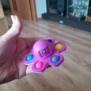 Con Quay Đồ Chơi Fidget Spinner GiúP GiảM Stress