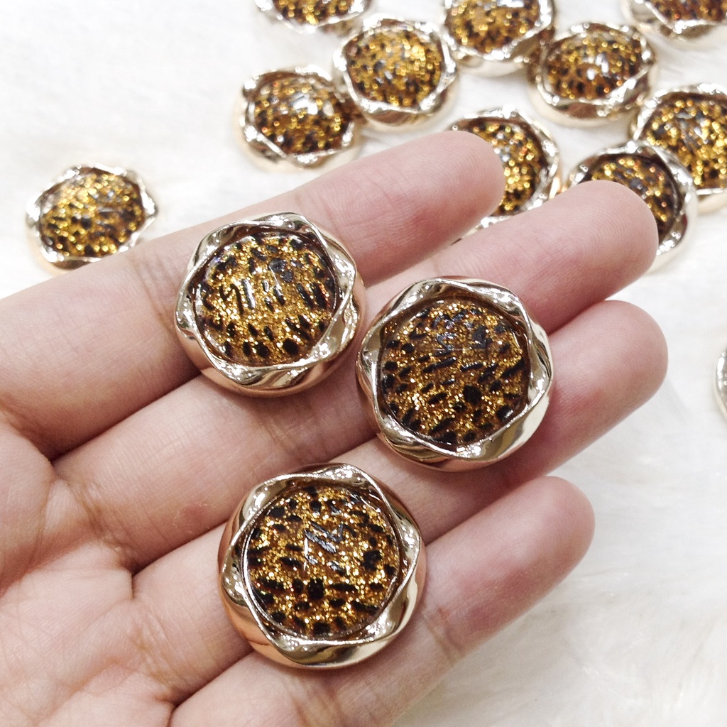 Khuy áo dạ kim tuyến vàng vân hoa văn 3d lấp lánh Nút khoác vest thời trang size 2.2cm