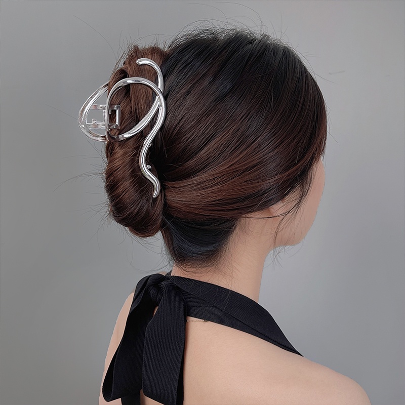 Kẹp tóc rỗng hình cá mập thiết kế đơn giản khí chất 199046