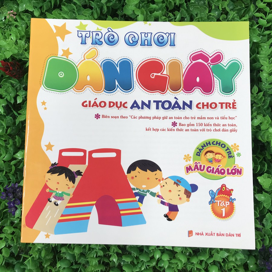 Sách - Trò chơi dán giấy - Giáo dục an toàn cho trẻ - Dành cho trẻ mẫu giáo lớn - Tập 1