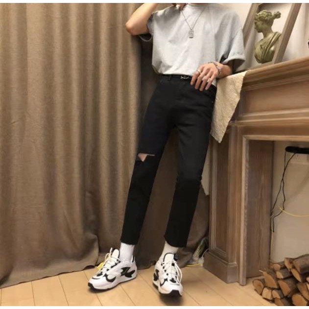 Quần Jeans Nam Rách Một Bên Gối Màu Đen Dáng Ôm Phong Cách Hàn Quốc Hot Trend 2020-J06