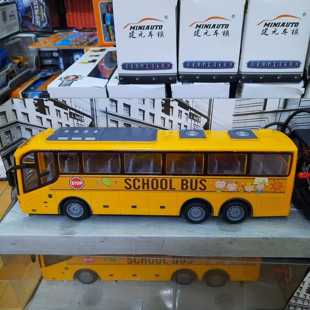 Xe ô tô School bus điều khiển từ xa sóng 27mhz sử dụng pin AA có đèn sáng mô hình bằng nhựa tỉ lệ 1:30