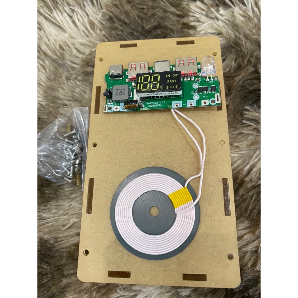 (ĐỌC KĨ LƯU Ý ) Box sạc dự phòng pin 21700, mica trong suốt mạch sạc không dây , 2 cổng sạc nhanh QC 3.0. BN.