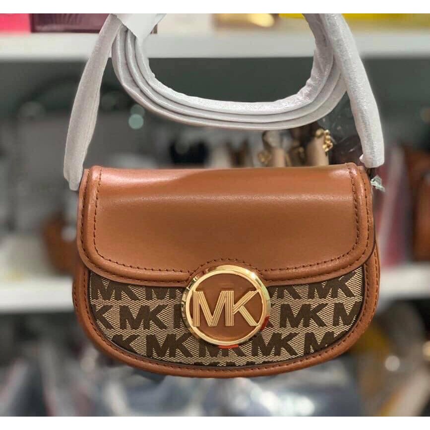 Túi đeo chéo logo MK nâu Michael Kors Fulton  size 16cm