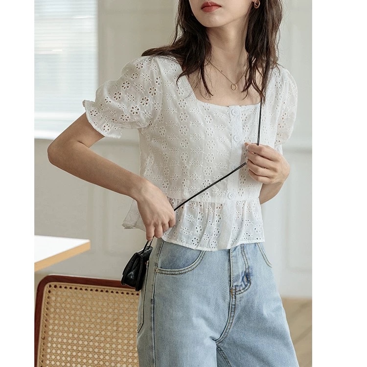 MS701 Áo sơ mi cộc tay cổ vuông tay bồng thêu hoa nổi vintage