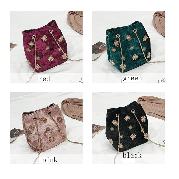 Túi đeo vai IELGY chất liệu nhung phối dây xích thời trang