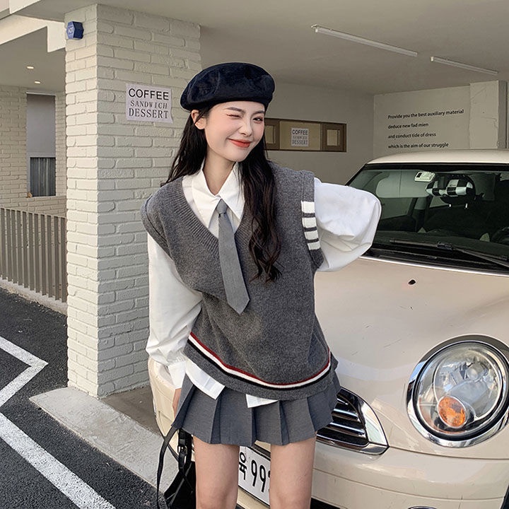 Three-piece suit / single Spring and Autumn vintage chic knitted vest sweater female designer shirt high waist pleated skirt