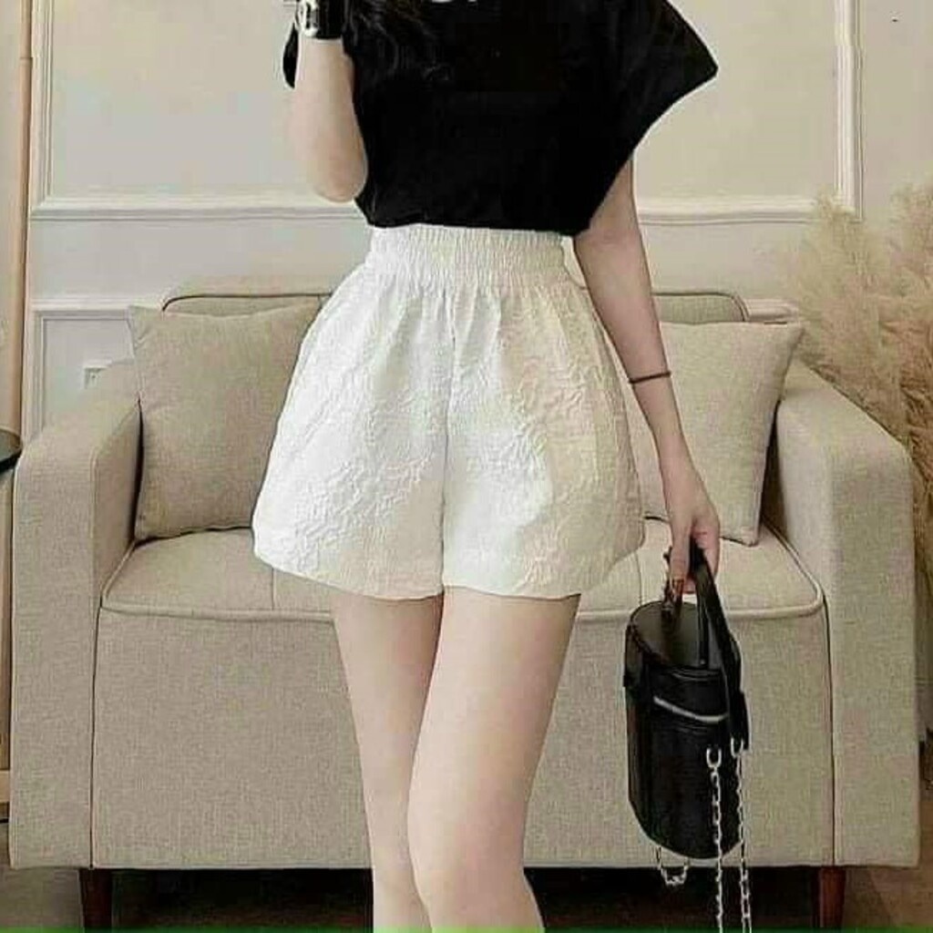 Quần đùi nữ lưng thun vải xốp phồng in hoa nổi 2 màu Đen Trắng