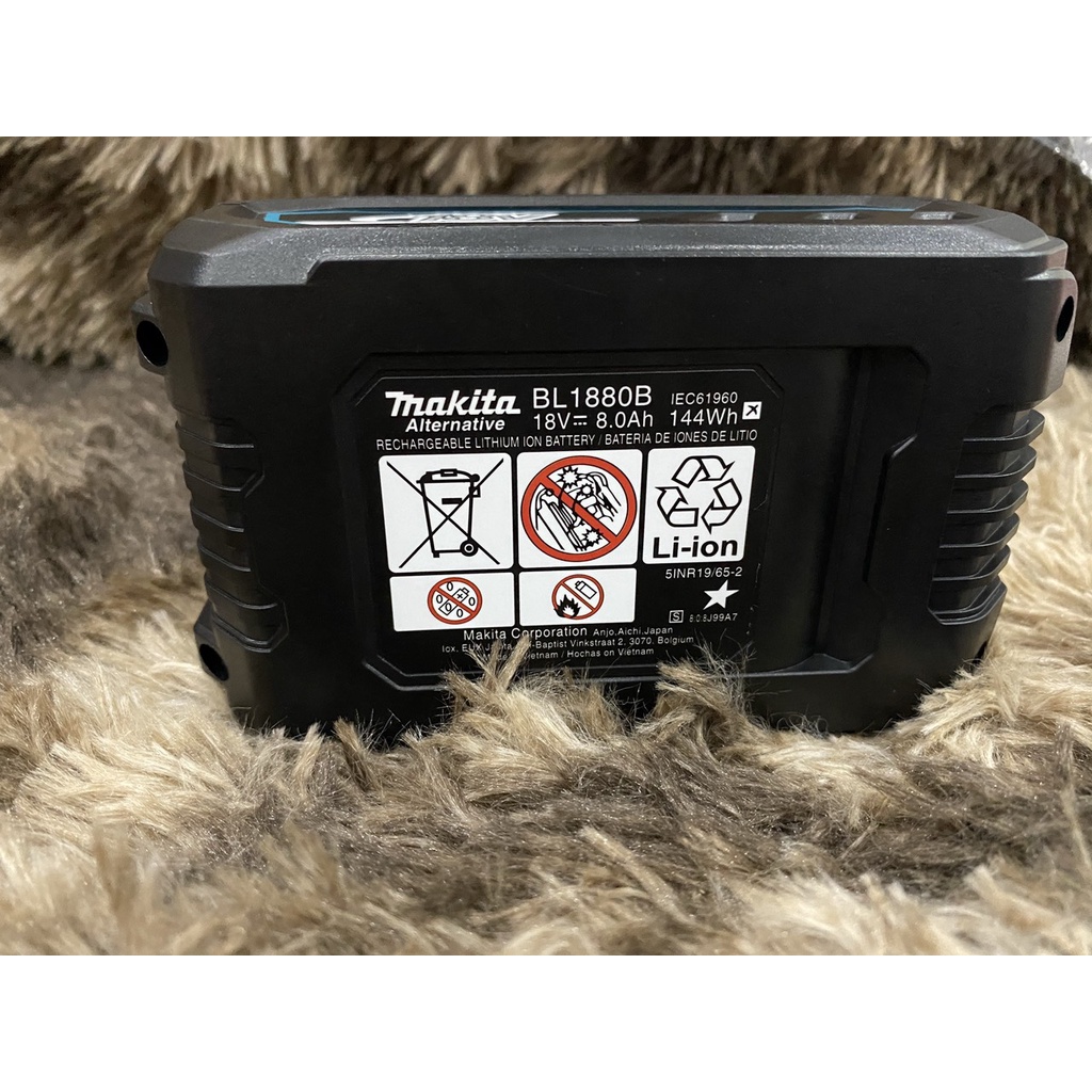 Pin MAKITA 18V dung lượng 8Ah cell Samsung 40T cell 21700 , nhận sạc Zin, có led báo pin. BN.