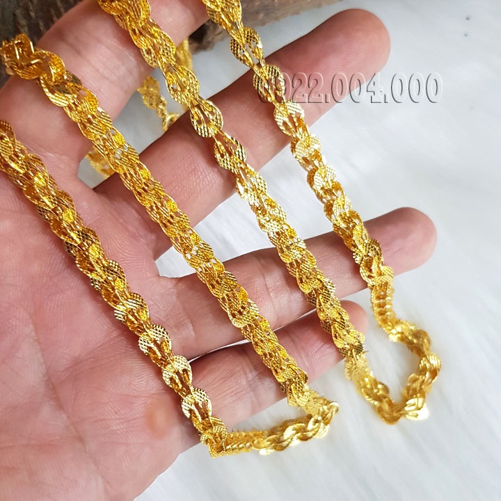 Dây chuyền đuôi phụng thích hơp đi tiệc.