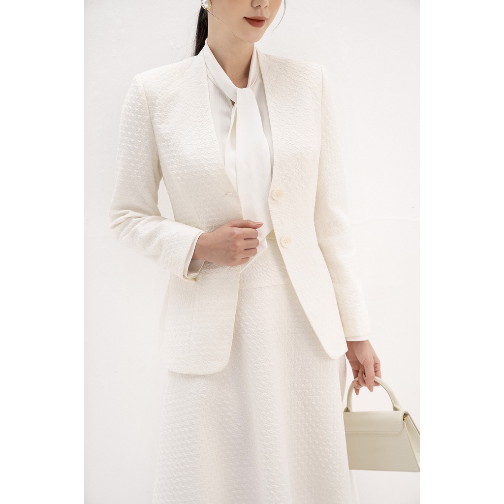 Áo blazer nữ tay dài dáng ngắn Eva de Eva 21ABLE022T