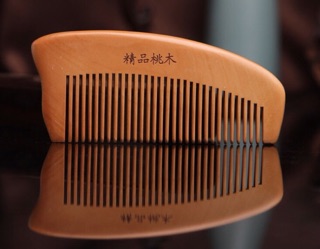 Lược gỗ Đào khắc hình
