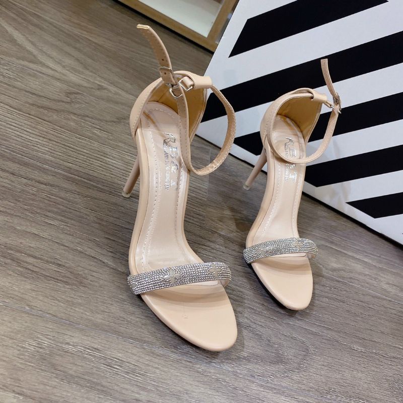 Giày cao gót quay đá