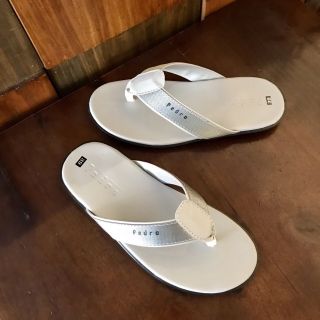 Dép kẹp quai dù Pedro.