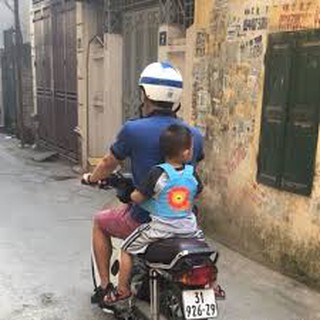 Đai xe máy dạng Balo cho bé