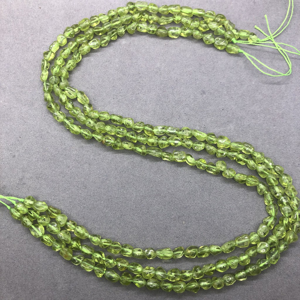 Dây chuỗi hạt đá màu xanh lá tự nhiên bất đối xứng