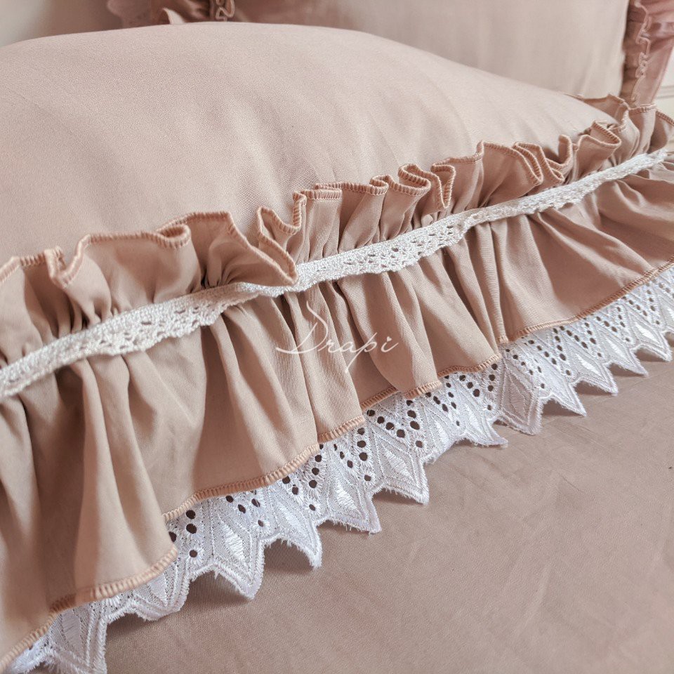 Vỏ gối nằm DRAPI màu HỒNG XÁM nhún bèo ren phong cách cổ điển