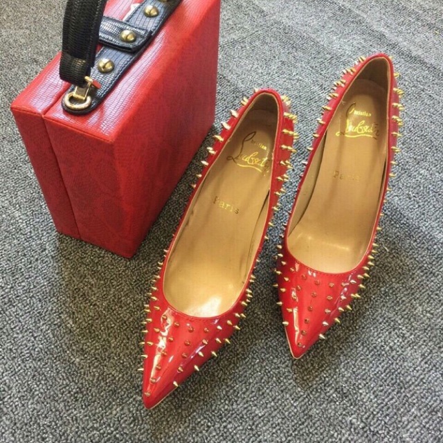 (ẢNH THẬT) - Giày cao gót Louboutin đinh vàng | BigBuy360 - bigbuy360.vn