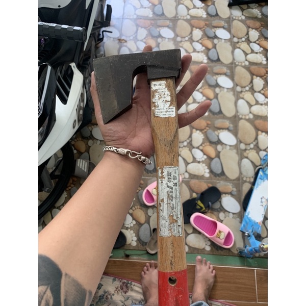 rìu đi rừng nhật