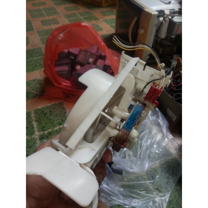 Quạt lò vi sóng tháo máy