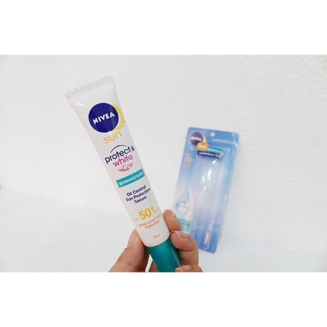 Kem chống nắng Nivea Oil Control Protect & White Sun Serum