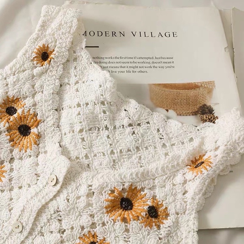 Croptop thêu hoa hướng dương