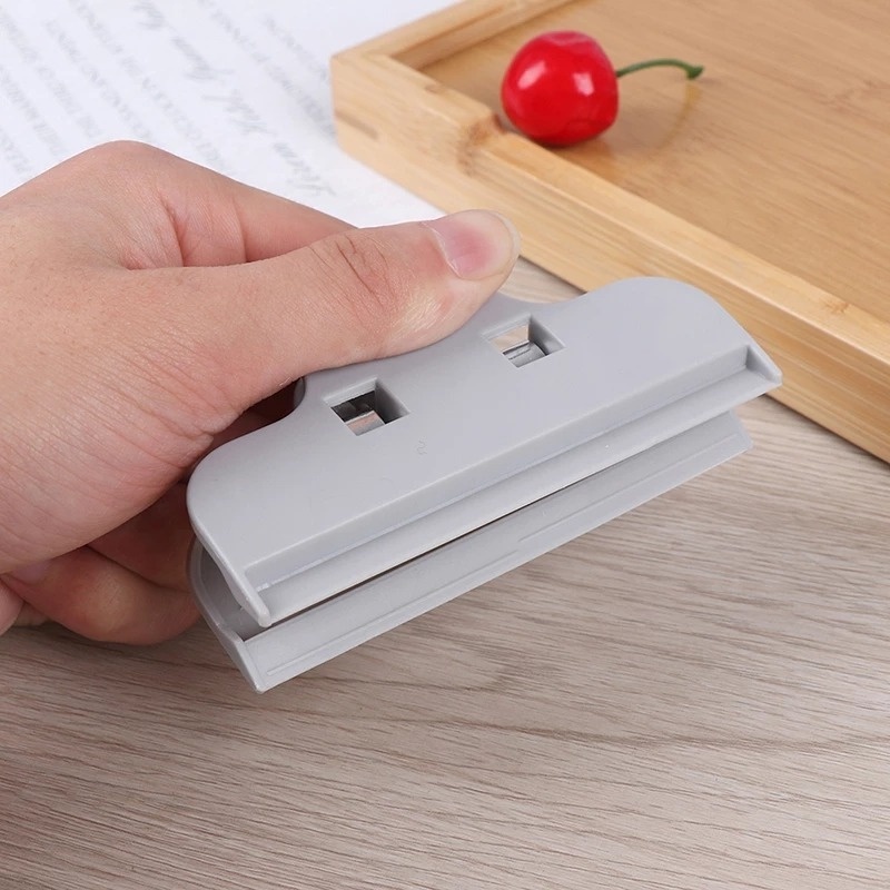 Dụng Cụ Kẹp Miệng Túi Thức Ăn Bằng Nhựa Chống Ẩm Đa Năng Tiện Dụng Cho Nhà Bếp