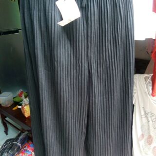 Quần xếp ly ống rộng