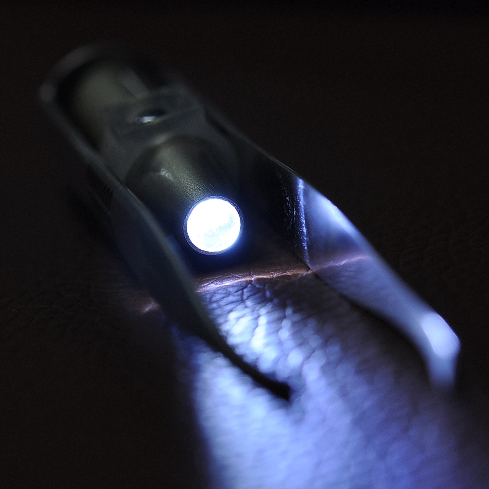 Nhíp nhổ lông mi có đèn LED