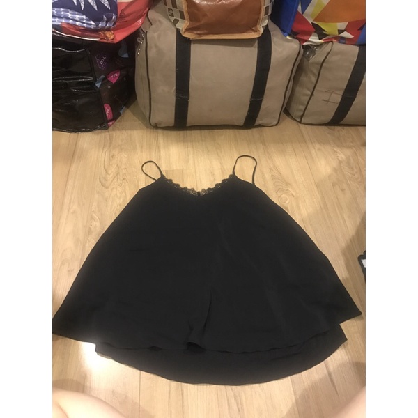 áo dây up to seconds đen viền ren