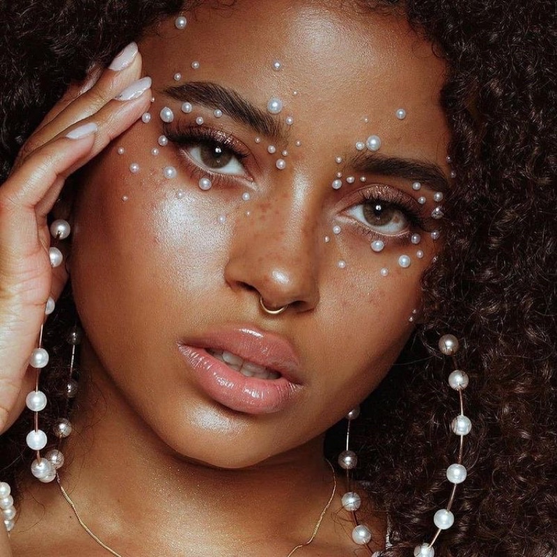 Đá trang điểm cho mặt/tóc/body